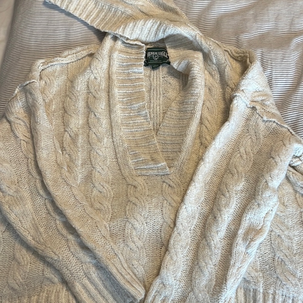 American Eagle cable knit cream pullover/sweater with hood